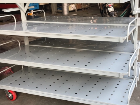 DHA gia công xe đẩy xả vải cho công ty may ở KCN Linh Trung 2