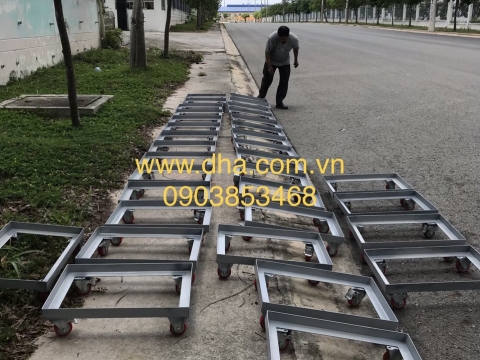 Giao xe đẩy hàng gia công cho Đại lý Bánh xe đẩy ở Bình Dương