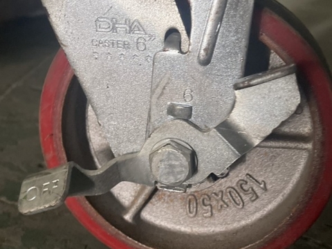 Hình ảnh Khách hàng sử dụng bánh xe đẩy DHA CASTER